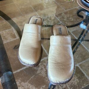 Born Women Shoe Size 9